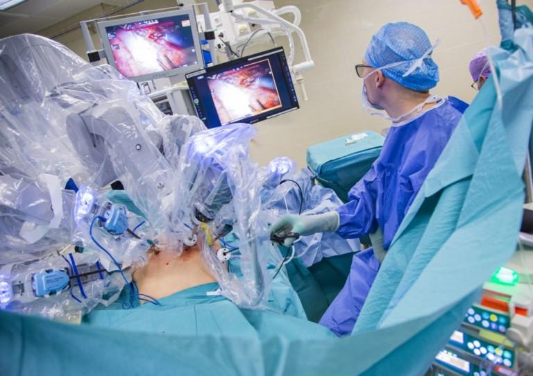  Robottikirurgiaa_OYS avohoitotalon leikkausalissa.