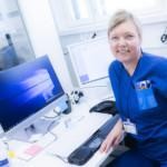  Heli Saarijärvi toimii toisena kuulontutkijana Oulaskankaan sairaalan kuulontutkimusyksikössä. 