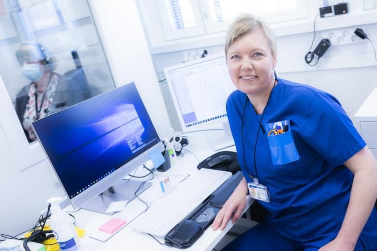  Heli Saarijärvi toimii toisena kuulontutkijana Oulaskankaan sairaalan kuulontutkimusyksikössä. 
