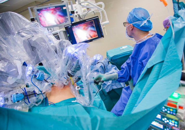  Syövän hoito laajenee robottikirurgialla