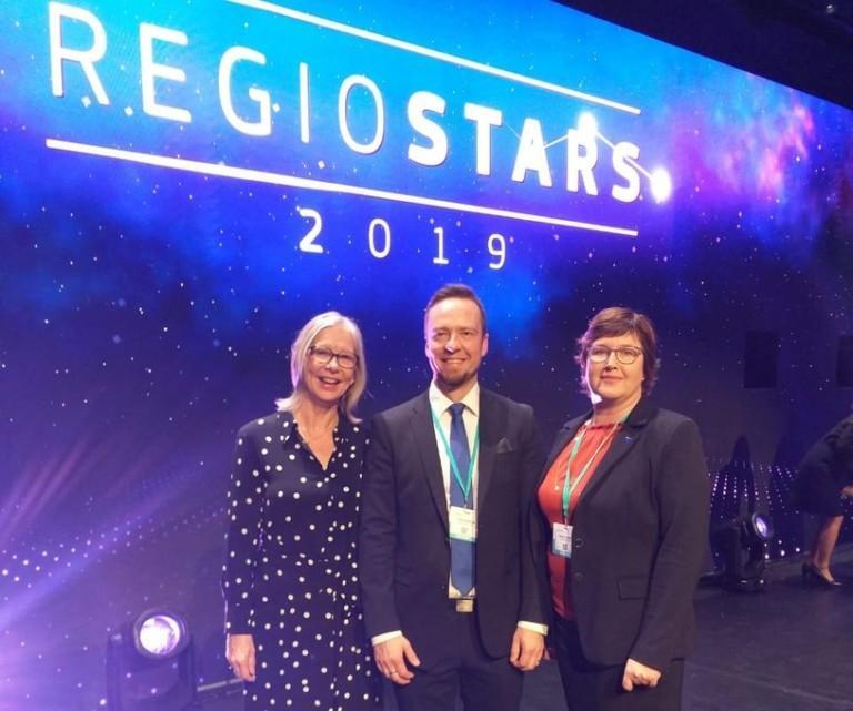  Oulu Sote Labs –hanke juhli finaalipaikkaansa Regiostars Awards-palkintojenjaossa Brysselissä